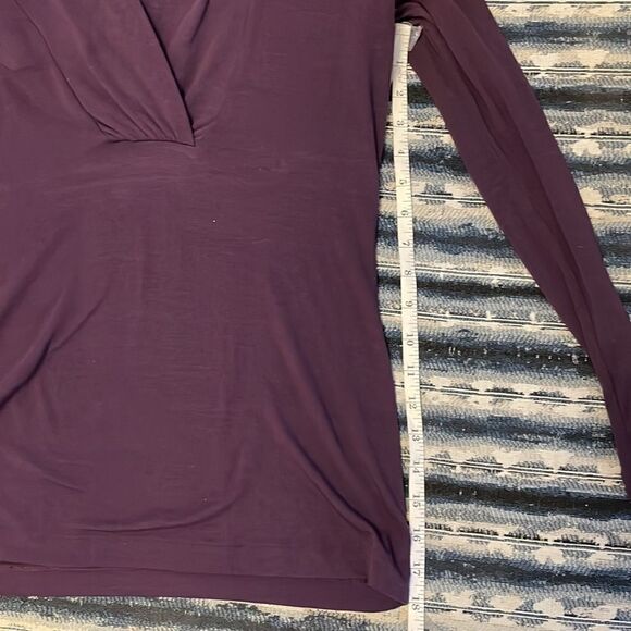BANANA REPUBLIC, adorable, eggplant long sleeve top size MP - Picture 5 of 6